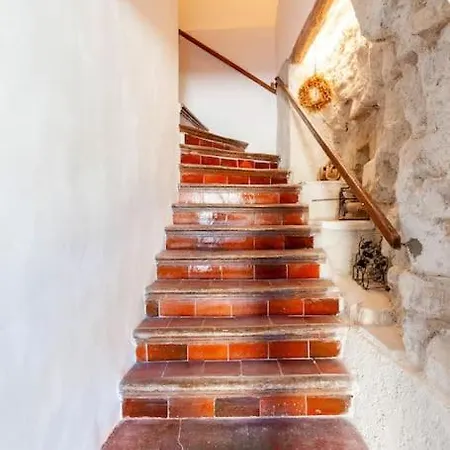 בית נופש Slice Of Castle In Aubais, Very Charming House *